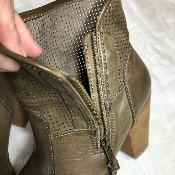 Report Jamie Heeled Boots - Picture 7 of 10